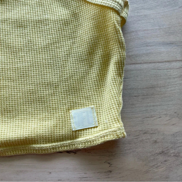 Urban Outfitters waffle knit yellow crop top tank size small - Picture 3 of 4